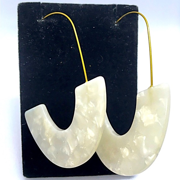 Unique Shell Earrings - Picture 1 of 4